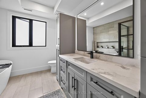 Photo 23 at 21 Allenwood Crescent, Bayview Village, Toronto