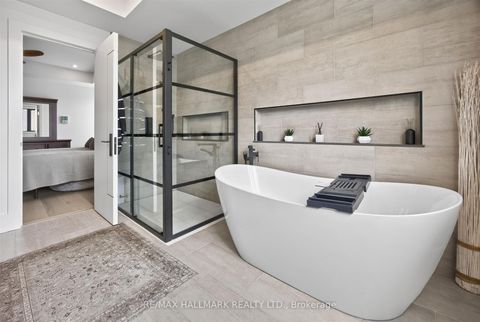 Photo 24 at 21 Allenwood Crescent, Bayview Village, Toronto