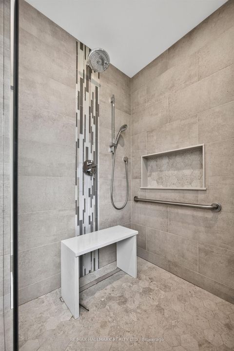 Photo 29 at 21 Allenwood Crescent, Bayview Village, Toronto