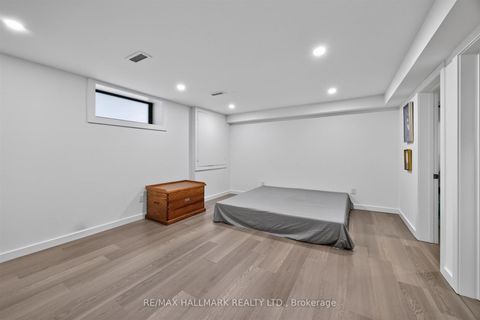 Photo 39 at 21 Allenwood Crescent, Bayview Village, Toronto