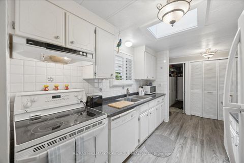 Photo 16 at 10 Kelsey Crescent, Sutton & Jackson's Point, Georgina