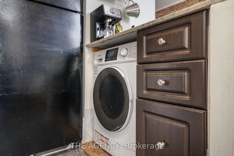 Photo 13 at 31 Rose Avenue, South St. James Town, Toronto