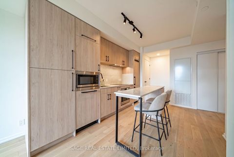 Photo 5 at 1007 - 109 Erskine Avenue, Mount Pleasant West, Toronto
