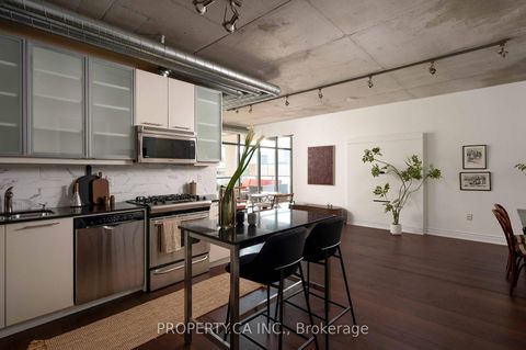 Photo 1 at 605 - 533 Richmond Street W, Waterfront Communities C1, Toronto