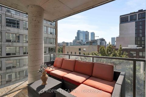 Photo 2 at 605 - 533 Richmond Street W, Waterfront Communities C1, Toronto