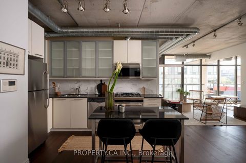 Photo 5 at 605 - 533 Richmond Street W, Waterfront Communities C1, Toronto