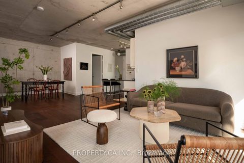 Photo 9 at 605 - 533 Richmond Street W, Waterfront Communities C1, Toronto