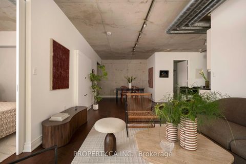 Photo 10 at 605 - 533 Richmond Street W, Waterfront Communities C1, Toronto