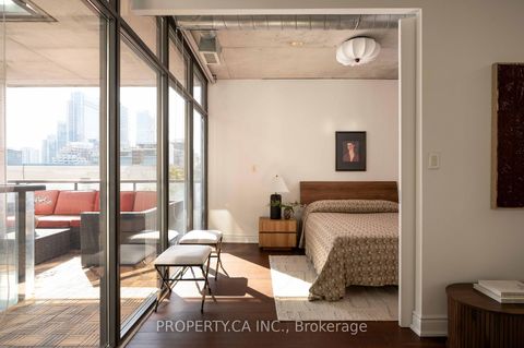 Photo 11 at 605 - 533 Richmond Street W, Waterfront Communities C1, Toronto