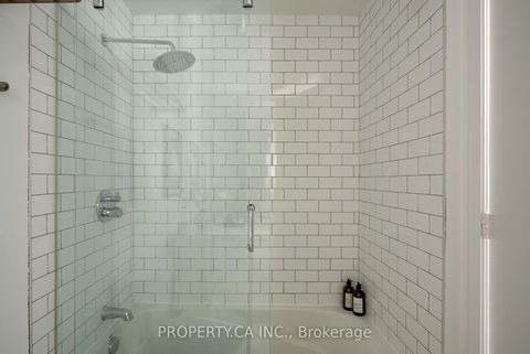 Photo 16 at 605 - 533 Richmond Street W, Waterfront Communities C1, Toronto