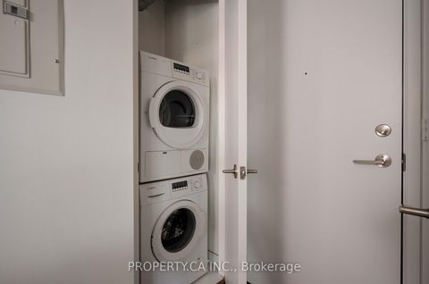 Photo 17 at 605 - 533 Richmond Street W, Waterfront Communities C1, Toronto