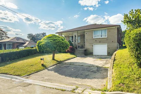 Photo 2 at 6 Canton Avenue, CFB, Toronto