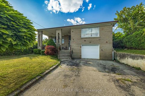 Photo 4 at 6 Canton Avenue, CFB, Toronto