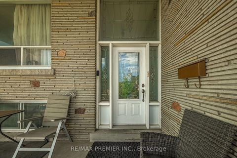 Photo 7 at 6 Canton Avenue, CFB, Toronto