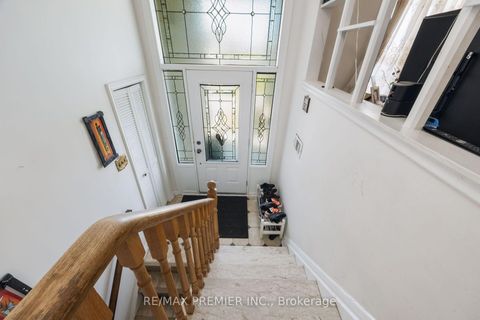 Photo 8 at 6 Canton Avenue, CFB, Toronto