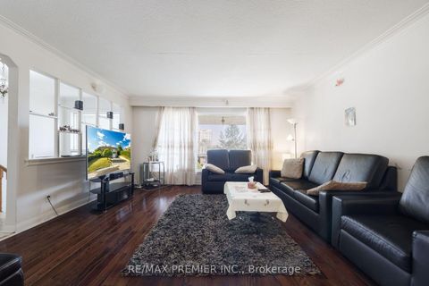 Photo 9 at 6 Canton Avenue, CFB, Toronto