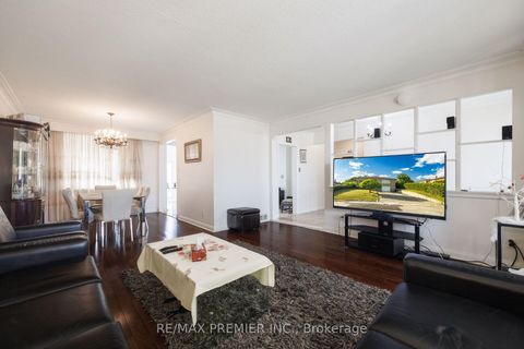 Photo 14 at 6 Canton Avenue, CFB, Toronto
