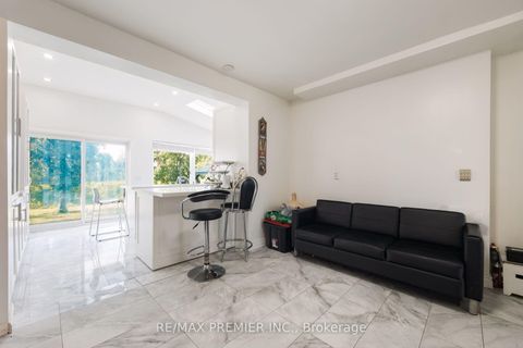 Photo 18 at 6 Canton Avenue, CFB, Toronto