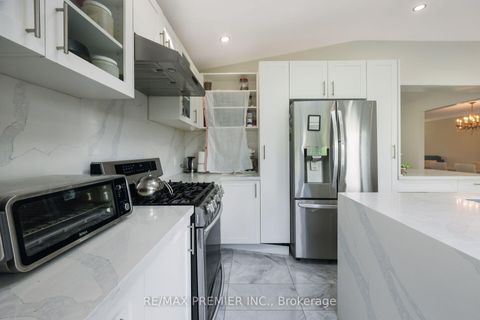 Photo 25 at 6 Canton Avenue, CFB, Toronto