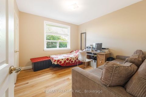 Photo 32 at 6 Canton Avenue, CFB, Toronto