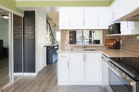 Photo 2 at 91 - 23 Hedge End Road, Rouge E11, Toronto