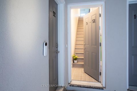 Photo 2 at 9 - 52 Holmes Avenue, Willowdale East, Toronto