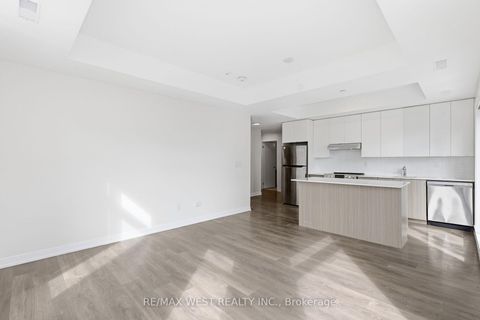 Photo 7 at 302 - 130 Canon Jackson Drive, Amesbury, Toronto