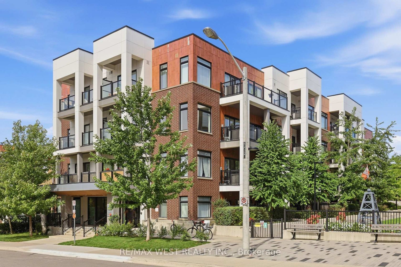 302 - 130 Canon Jackson Drive, Amesbury, Toronto photo 9