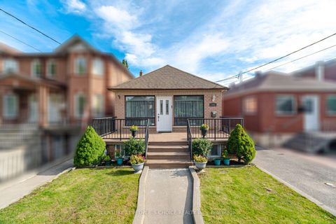 Photo 1 at 161 Northland Avenue, Smythe, Toronto