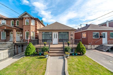 Photo 2 at 161 Northland Avenue, Smythe, Toronto