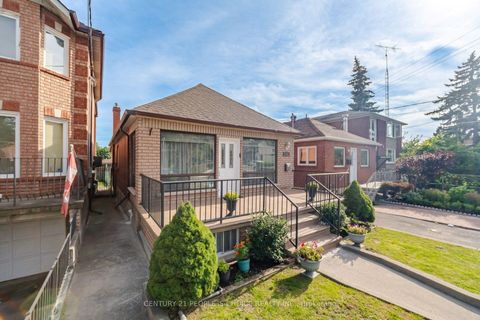 Photo 4 at 161 Northland Avenue, Smythe, Toronto