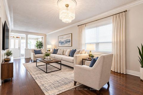 Photo 9 at 161 Northland Avenue, Smythe, Toronto