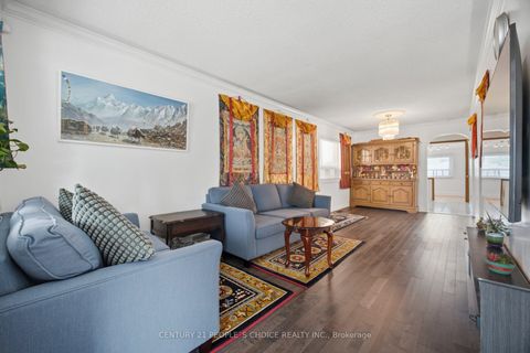 Photo 13 at 161 Northland Avenue, Smythe, Toronto