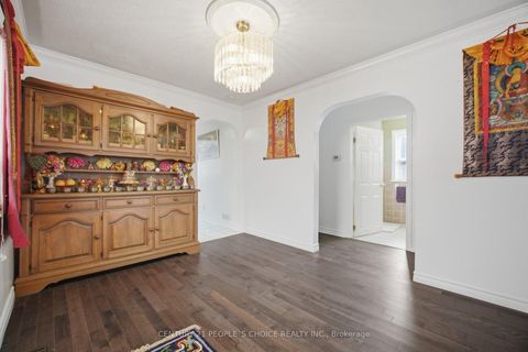 Photo 15 at 161 Northland Avenue, Smythe, Toronto