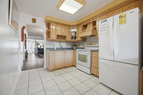Photo 17 at 161 Northland Avenue, Smythe, Toronto