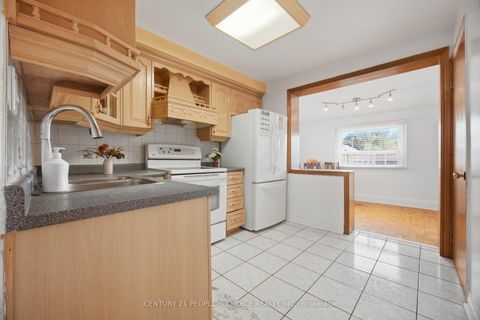 Photo 19 at 161 Northland Avenue, Smythe, Toronto