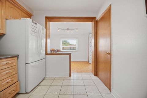 Photo 20 at 161 Northland Avenue, Smythe, Toronto