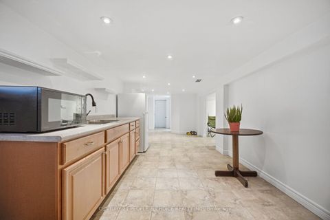 Photo 34 at 161 Northland Avenue, Smythe, Toronto