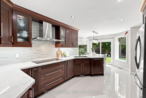 Photo 12 at 5 Carriage Lane, Courtice, Clarington