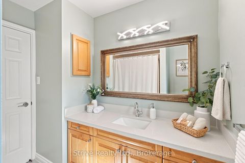 Photo 21 at 5 Carriage Lane, Courtice, Clarington