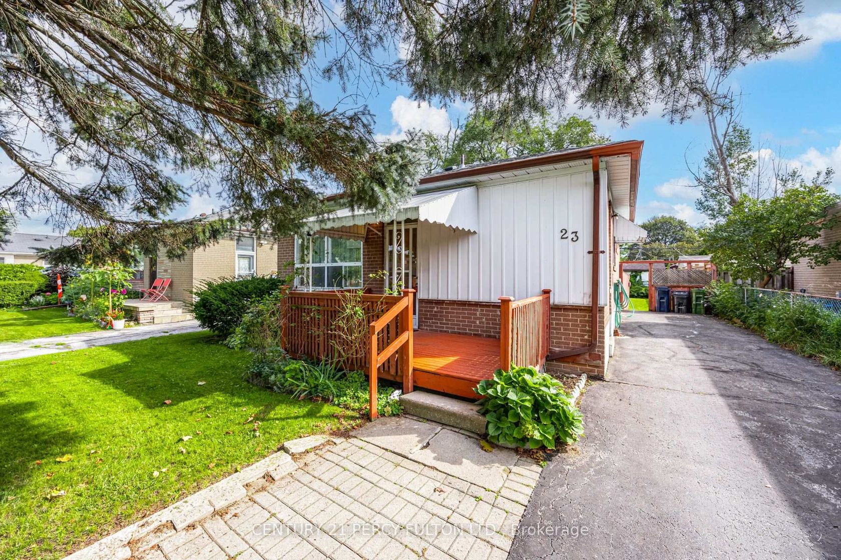 23 Shier Drive, Woburn, Toronto photo number 2