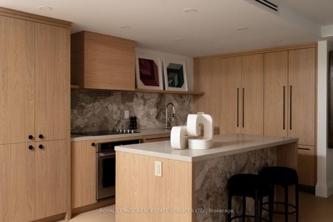 Photo 8 at 402 - 349 St. Clair Avenue W, Casa Loma, Toronto