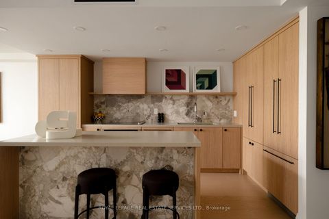 Photo 11 at 402 - 349 St. Clair Avenue W, Casa Loma, Toronto