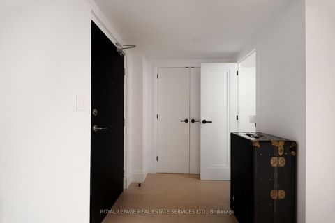 Photo 12 at 402 - 349 St. Clair Avenue W, Casa Loma, Toronto