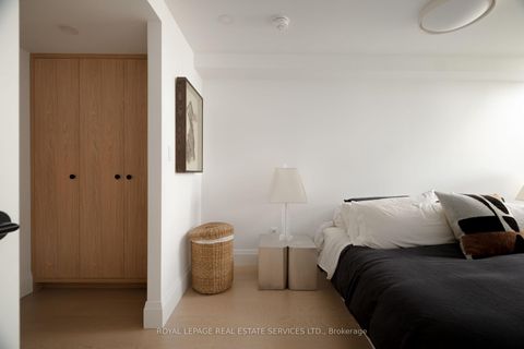 Photo 15 at 402 - 349 St. Clair Avenue W, Casa Loma, Toronto