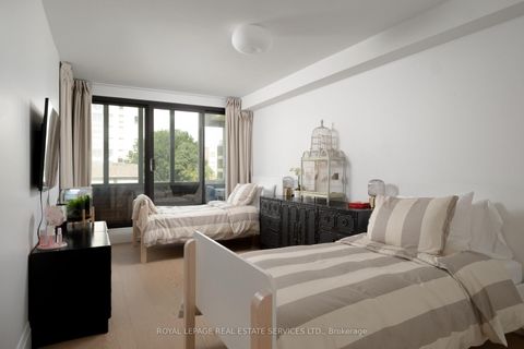 Photo 19 at 402 - 349 St. Clair Avenue W, Casa Loma, Toronto