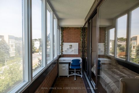Photo 23 at 402 - 349 St. Clair Avenue W, Casa Loma, Toronto