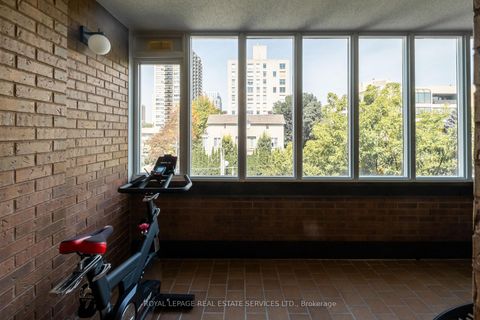 Photo 25 at 402 - 349 St. Clair Avenue W, Casa Loma, Toronto