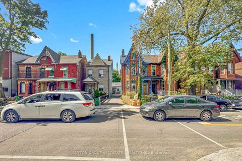 Photo 0 at 18 1/2 Bellevue Avenue, Chinatown, Toronto
