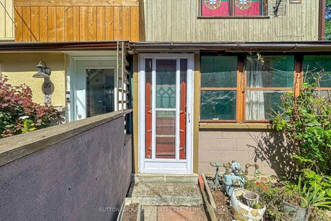 Photo 3 at 18 1/2 Bellevue Avenue, Chinatown, Toronto